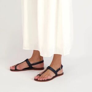 Bernardo Maverick 2 Toe Ring Sandal
Black Antique Calf